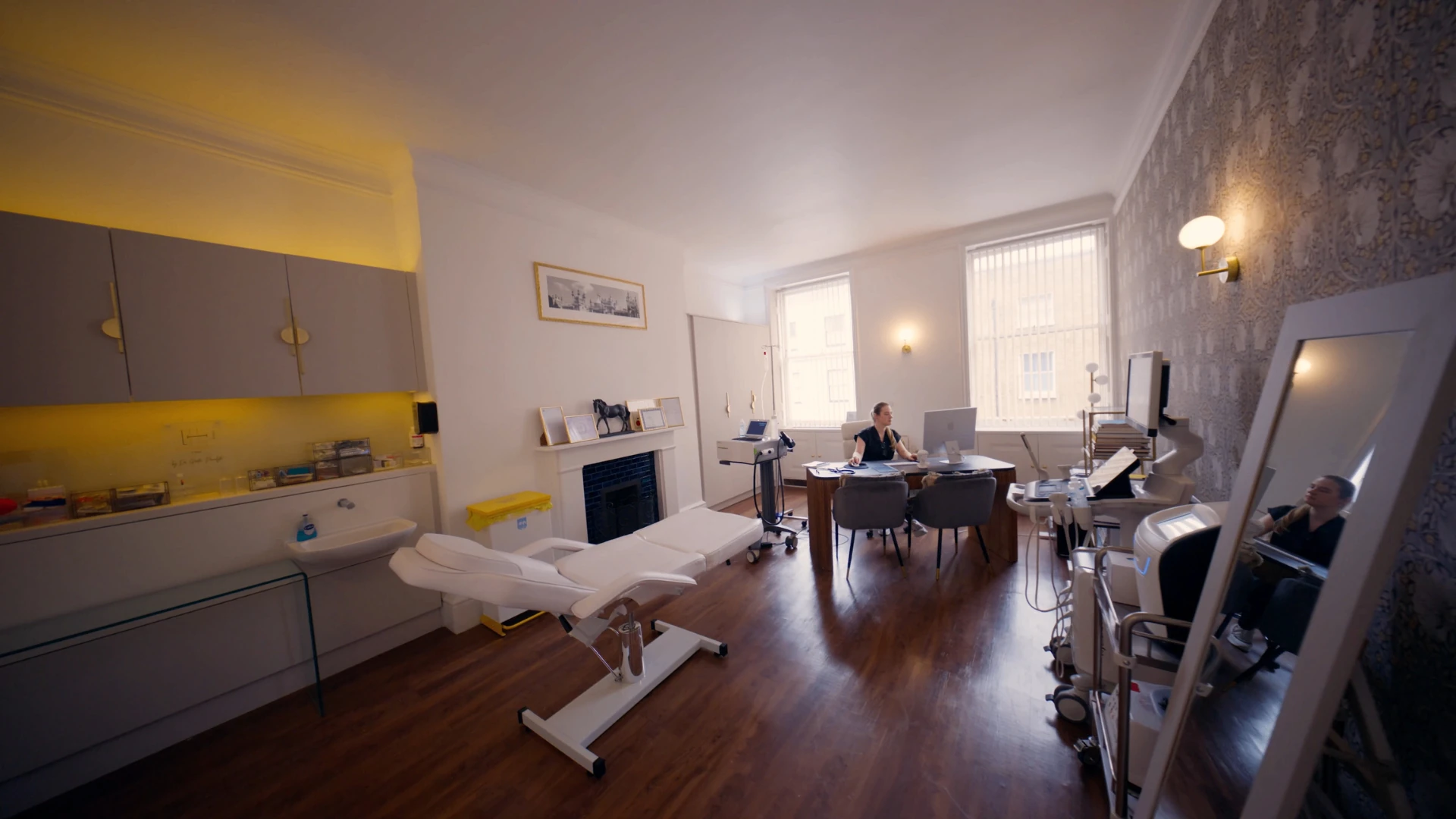 Treatment room with diagnostics β L'Homme Inti, Marylebone